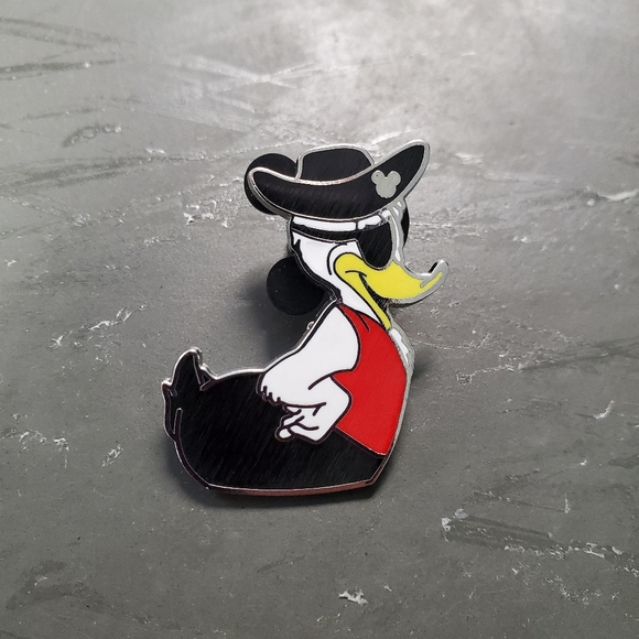 Pirate Donald Duck pin